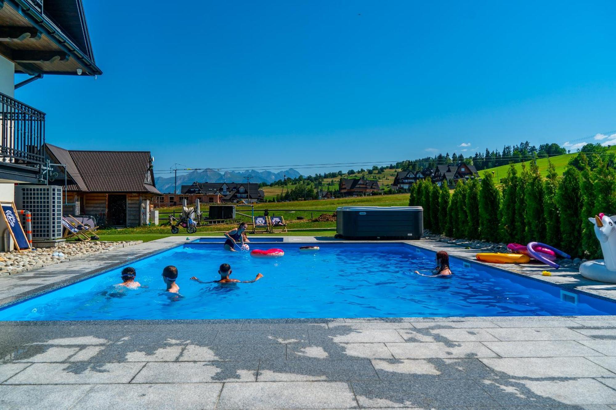 Aparthotel Rabian-Ski: Mountain Retreat with Heated Pool & Family Fun Bialka Tatrzanska Exterior photo
