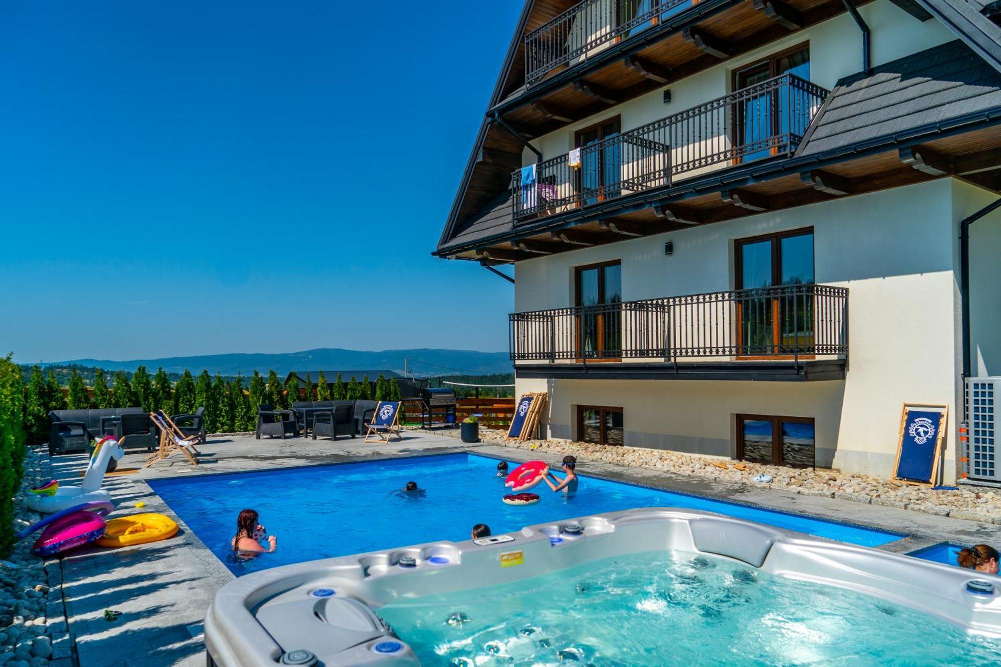Aparthotel Rabian-Ski: Mountain Retreat with Heated Pool & Family Fun Bialka Tatrzanska Exterior photo